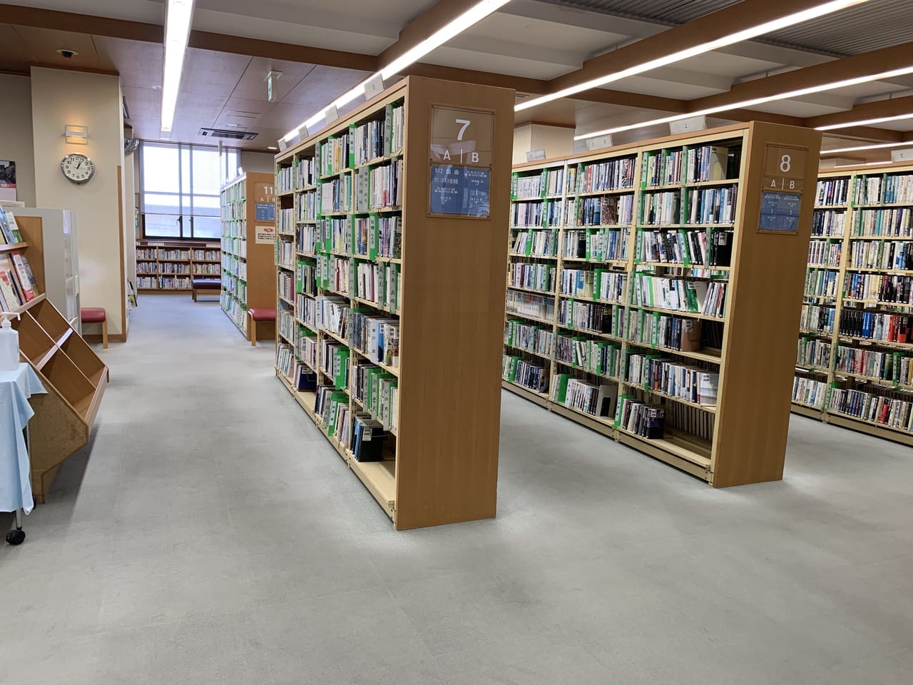 横浜市立港南図書館