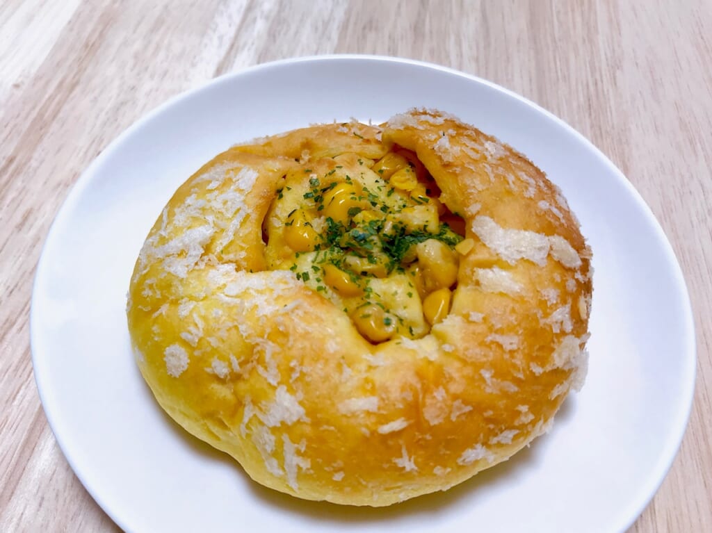 醤油バター風味のコーンパン（十勝産コーン）