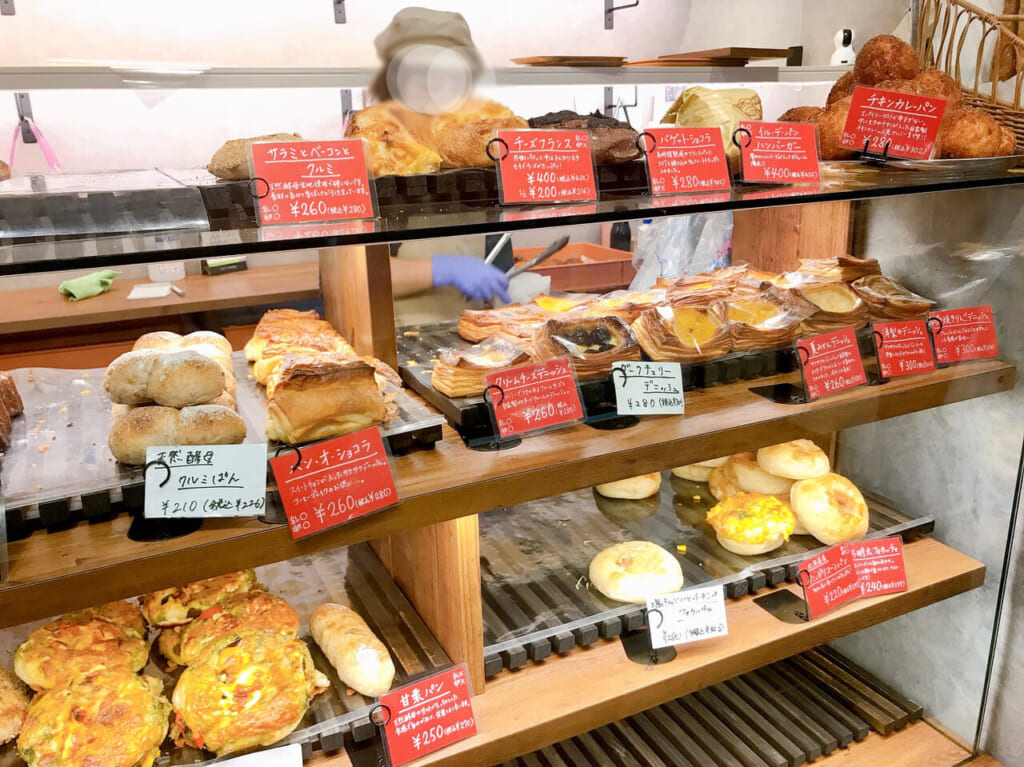 2024年5月の「L’ile des Pains イル・デ・パン 上大岡店」パン棚