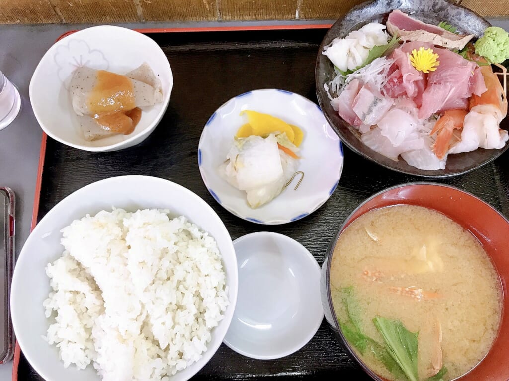 御食事処 友の刺身定食