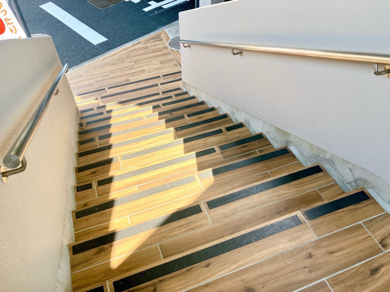 2025年5月「デニーズ横浜日野店」階段