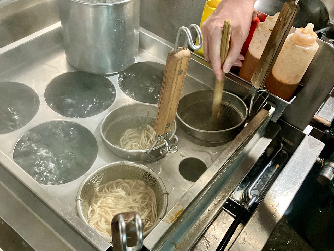 2025年6月「ラーメン七志 上大岡店」麺作り