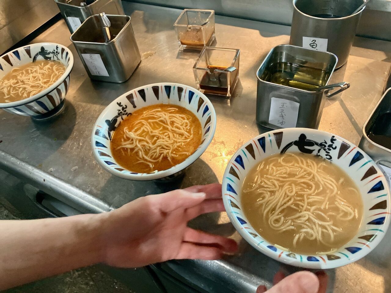 2025年6月「ラーメン七志 上大岡店」ラーメン作り