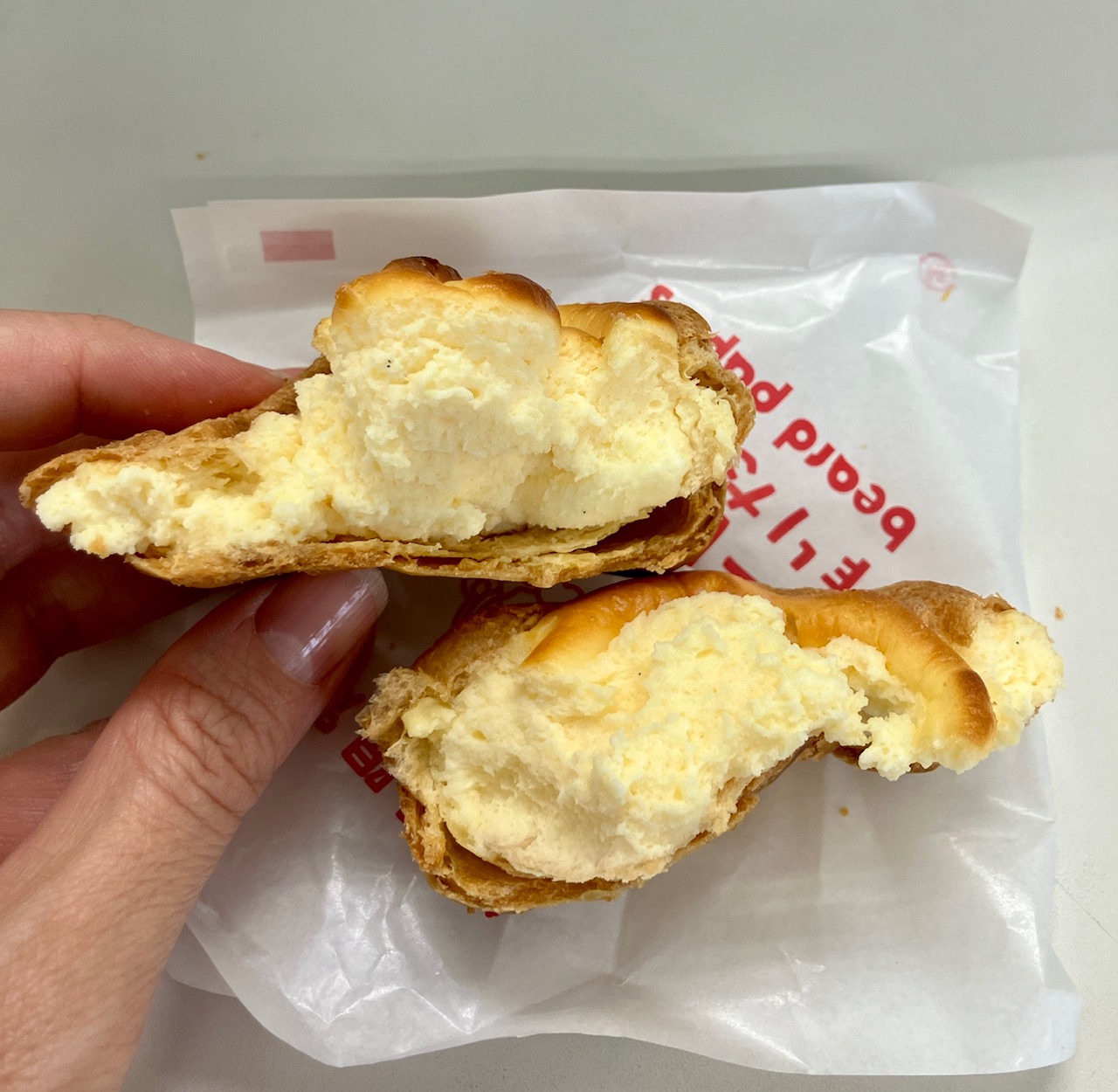 2025年11月「ビアードパパ 上大岡京急店」焼きチーズケーキシュー02