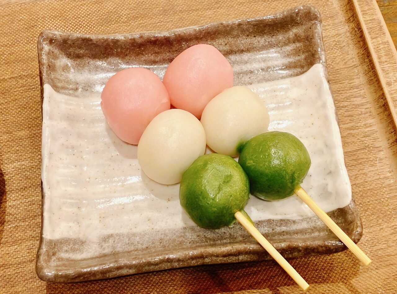 2026年1月「三色だんごセット」アバロンコーヒー02