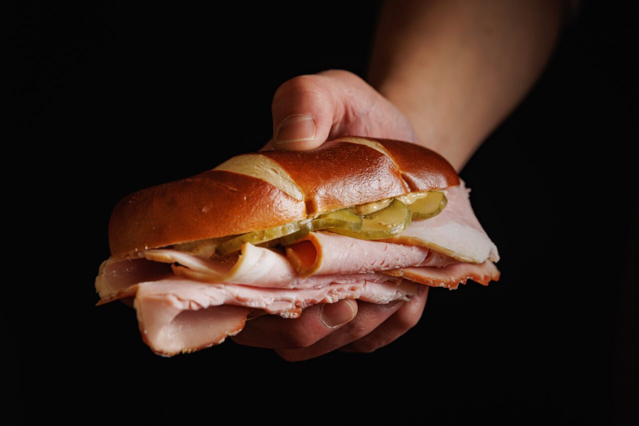 2026年3月「ブッツ・デリカテッセン」煉瓦窯でつくる特製スモークハムサンド