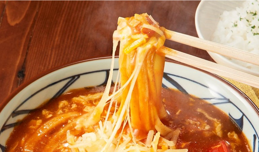 2026年4月「とろける3種のチーズトマたまカレーうどん」アップ