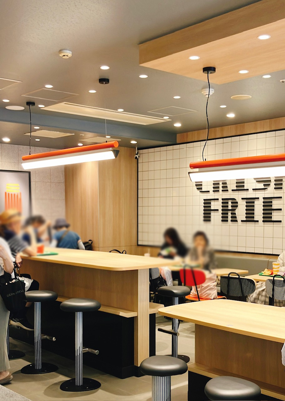 2026年7月「マクドナルド上大岡カミオ店」内観02