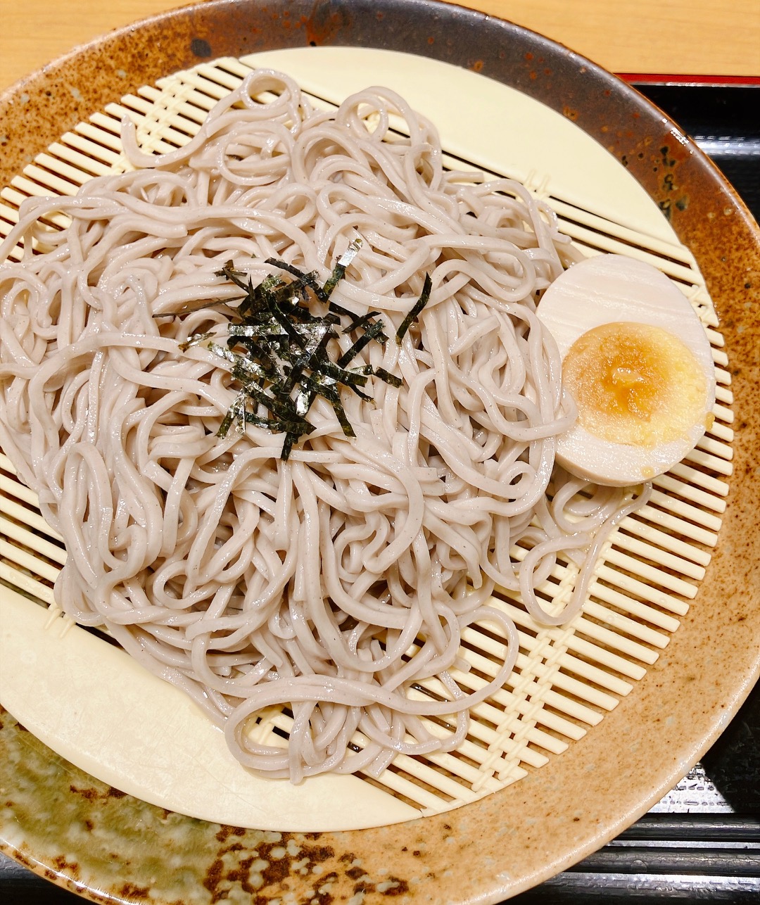 2026年8月「えきめんや上大岡京急店」旨辛冷盛！ゴロっと牛もつつけそば
