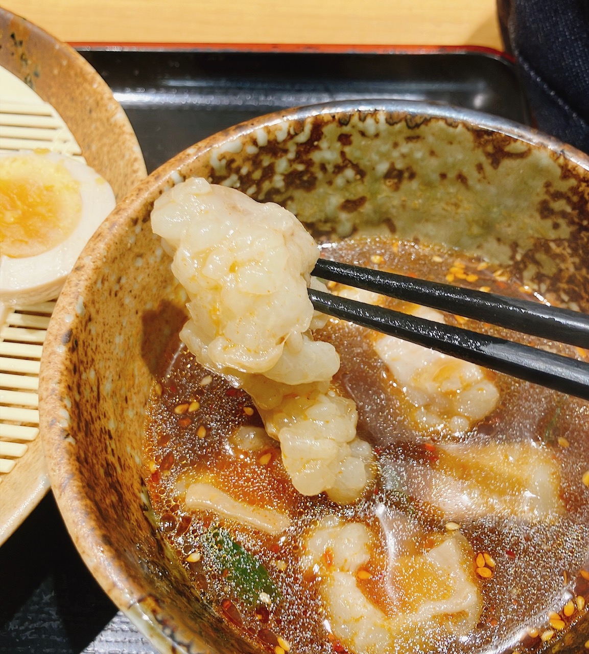 2026年8月「えきめんや上大岡京急店」旨辛冷盛！ゴロっと牛もつつけそば03