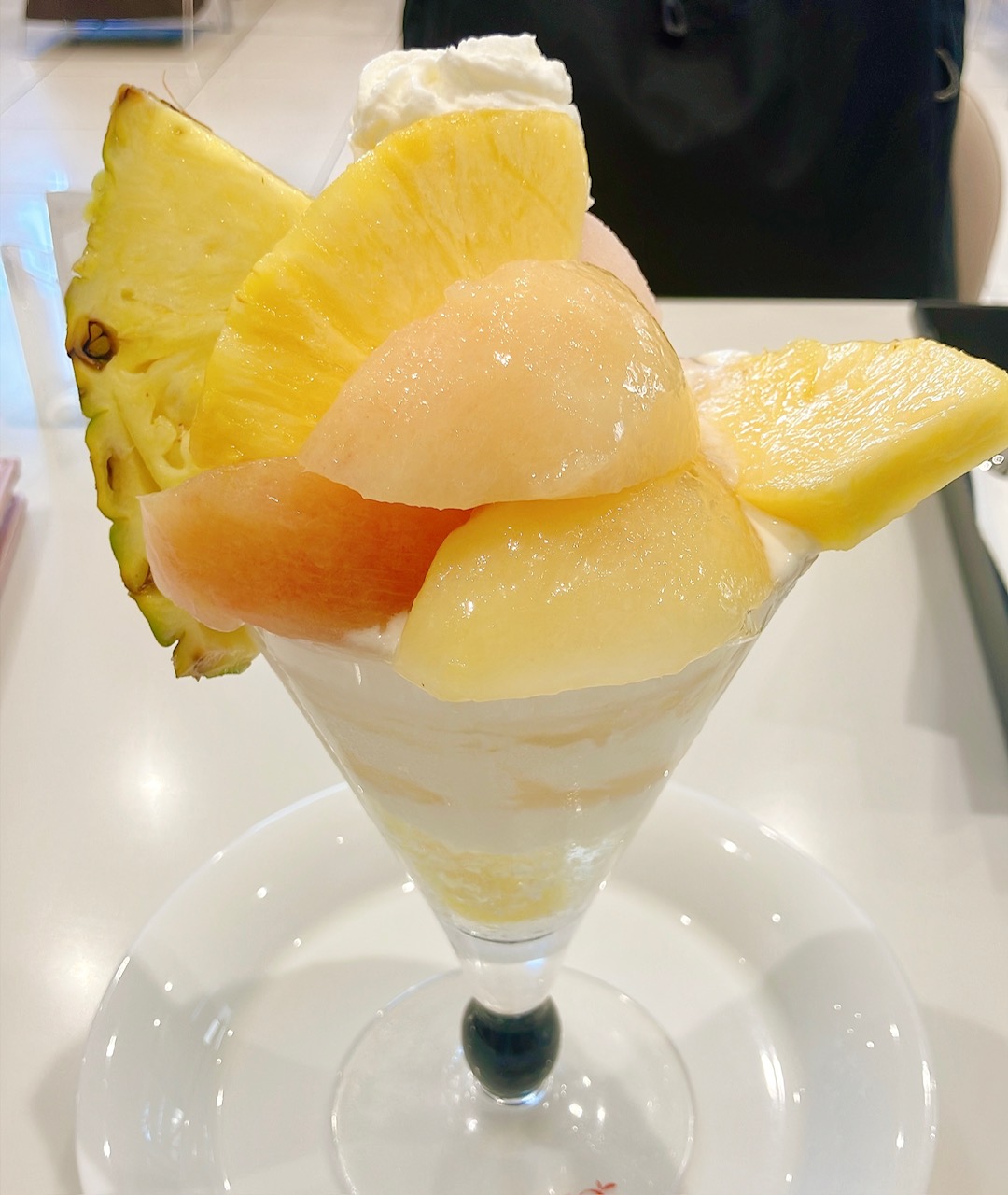 2026年8月「タカノフルーツパーラー京急上大岡店」桃とパインのパフェ02